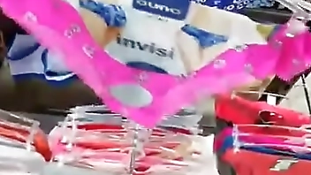 Sono qui per farti vedere come mi piace comprare mutandine e riempirle di squirting