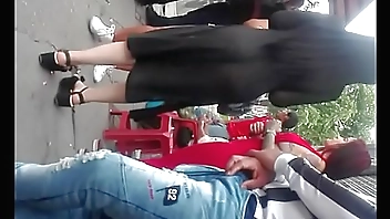 Puta en tangas en la calle