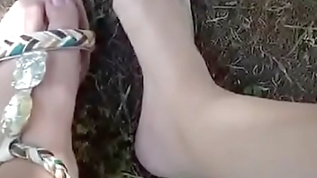 Compro una immagine del papa ed in un parco pubblico gli metto i piedi sporchi in faccia