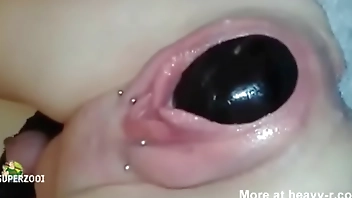 Se mete una berenjena