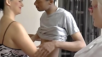 Brit granny in threeway rides black shlong