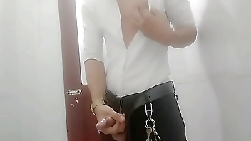 Anh trai văn phòng khi tăng ca [ P2 ]