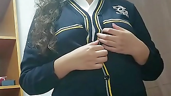 las estudiantes de hoy se cogen a sus maestros para pasar de año