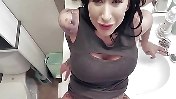 Oh come on now, I know you want to fuck stepMOM