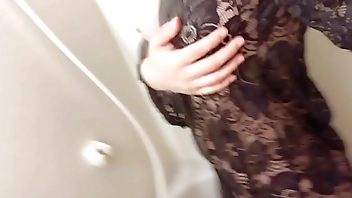 90后女友发给我的浴室湿身自摸