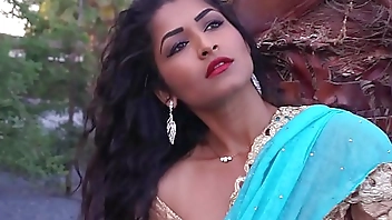 Desi Bhabi Maya Rati In Hindi Song - Maya