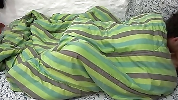 WE PLAY UNDER THE FRAZADA WITH MY SEXY BEST FRIEND UNTIL WE ARE WARMED AND WE REALLY HARD AND HOT