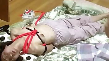 縛られて乳首を責められ喘ぎ続けチンポをぶち込まれる美由紀