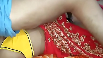 किसी और की बीवी को चोदने के लिये मनाना अलग ही मजा है जब कि वो शादी मे आई हो और पति साथ नही हो जरुर दखे