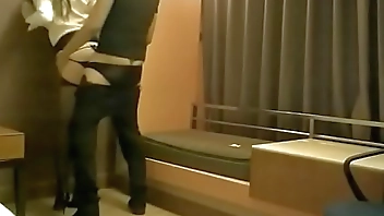 酒店约操车展上认识的女神级职业装车模,掀开短裙直接后插,干完换套衣服床上又操大叫：你的好大,好痒,好舒服!