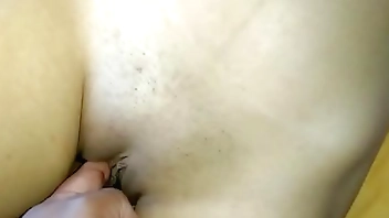 Amiga del colegio se queda d. por b.