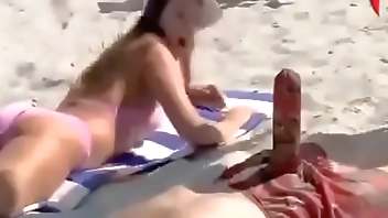 funny video glittered on the beach.