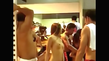 Thác loạn trong phòng tâp GYm cùng em gái xinh đẹp