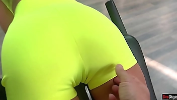 Trainer offers new exercises and fucks Katty right in the gym