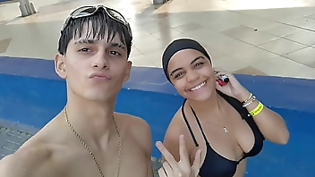 COUPLE OF STEPBROTHERS RECORD THEMSELVES FUCKING BUT BEFORE THAT THEY ARE GOING TO TAKE SOME PHOTOS IN THE POOL - HOMEMADE PORN IN SPANISH