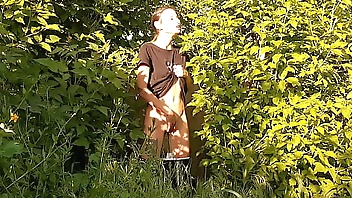 Risky public female masturbation in nature - Girls fly orgasm