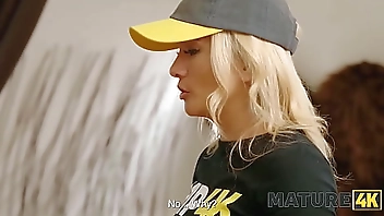 MATURE4K. Living Vibrator D-Efect