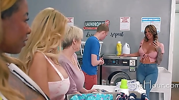 MILF Overload At The Laundromat