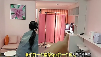 Seduce the young lady for a free essential oil massage. Press until the young lady can't bear it and wants to eat my cock. Lift it up and fuck her.